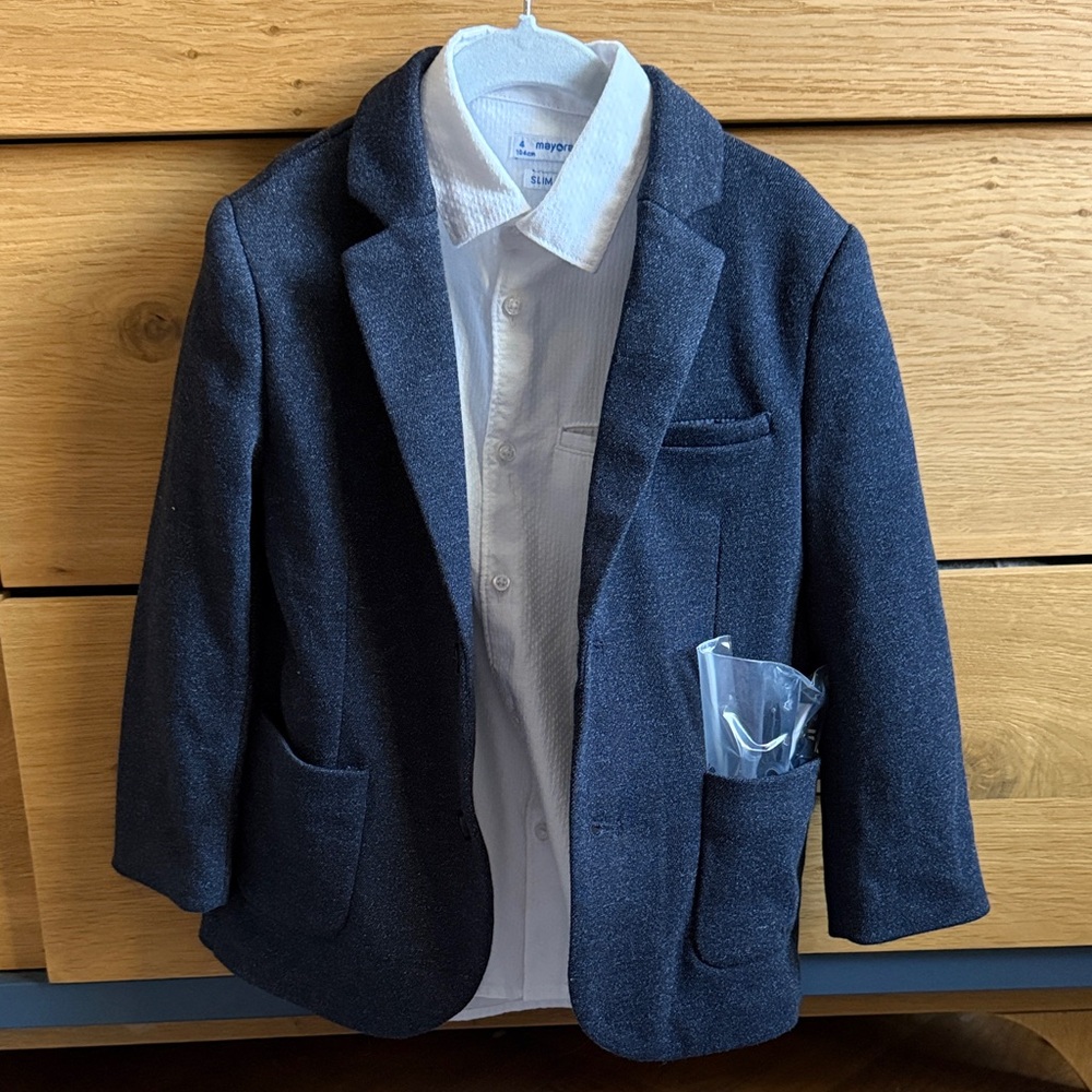 Mayoral navy suit